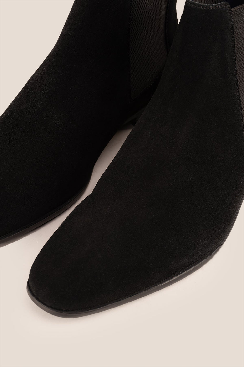 Darwin Black Suede