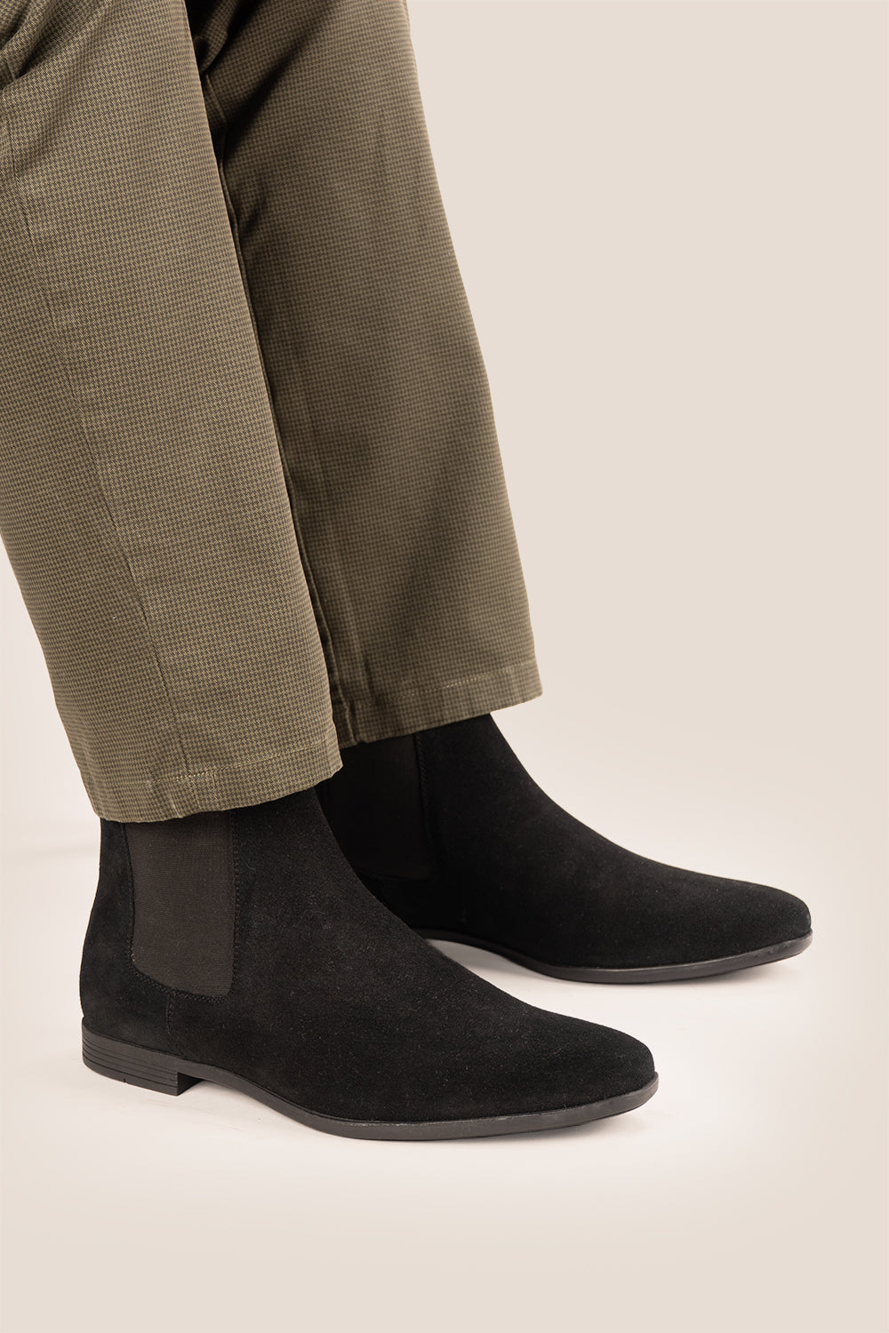Darwin Black Suede