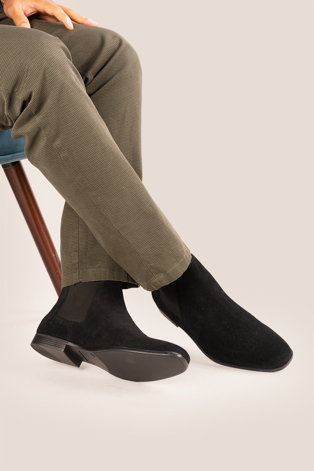 Darwin Black Suede