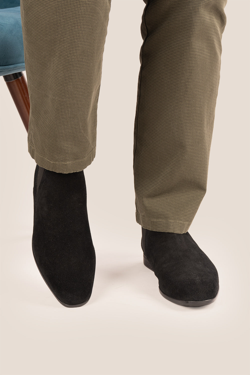 Darwin Black Suede