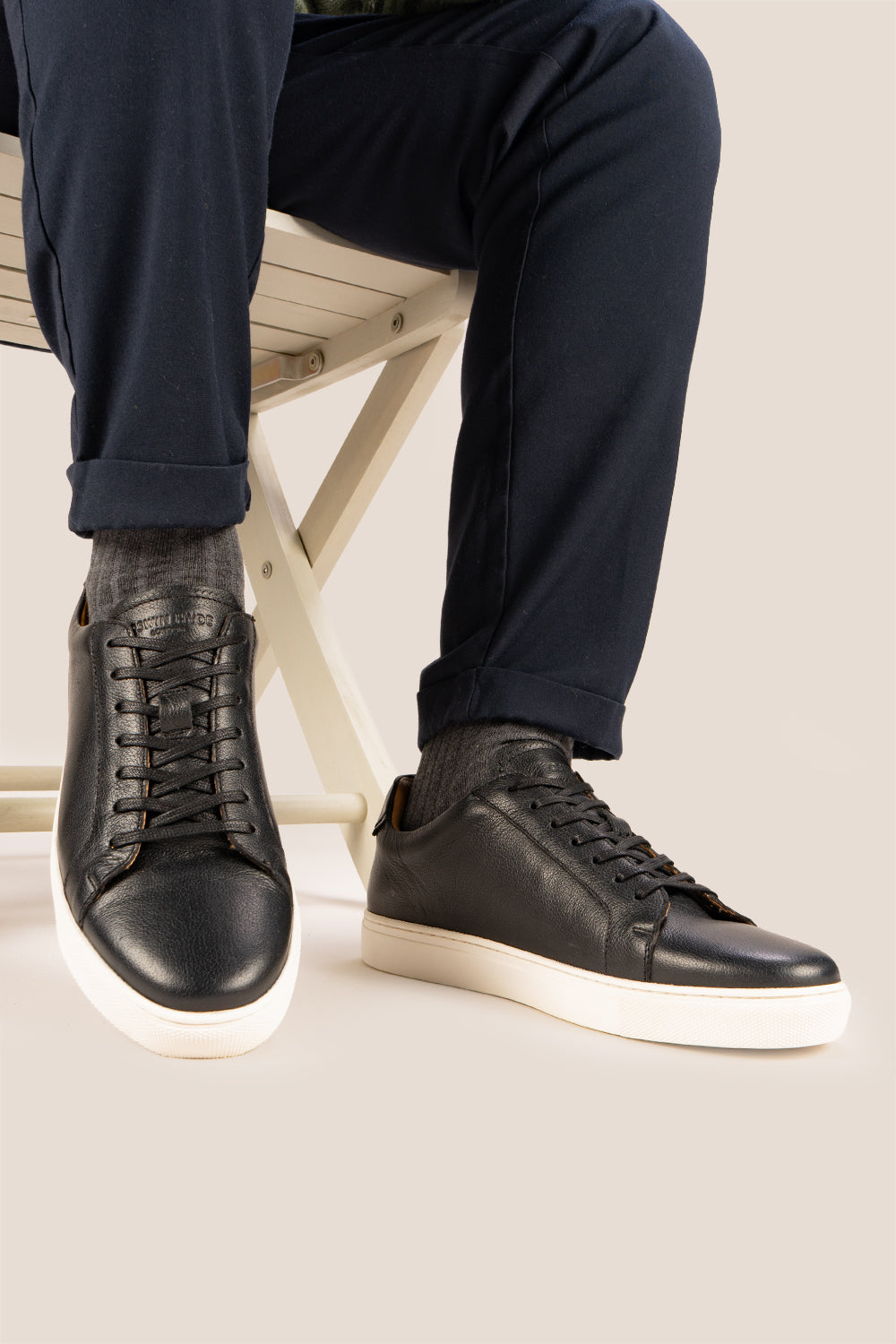 Harper Black Grain