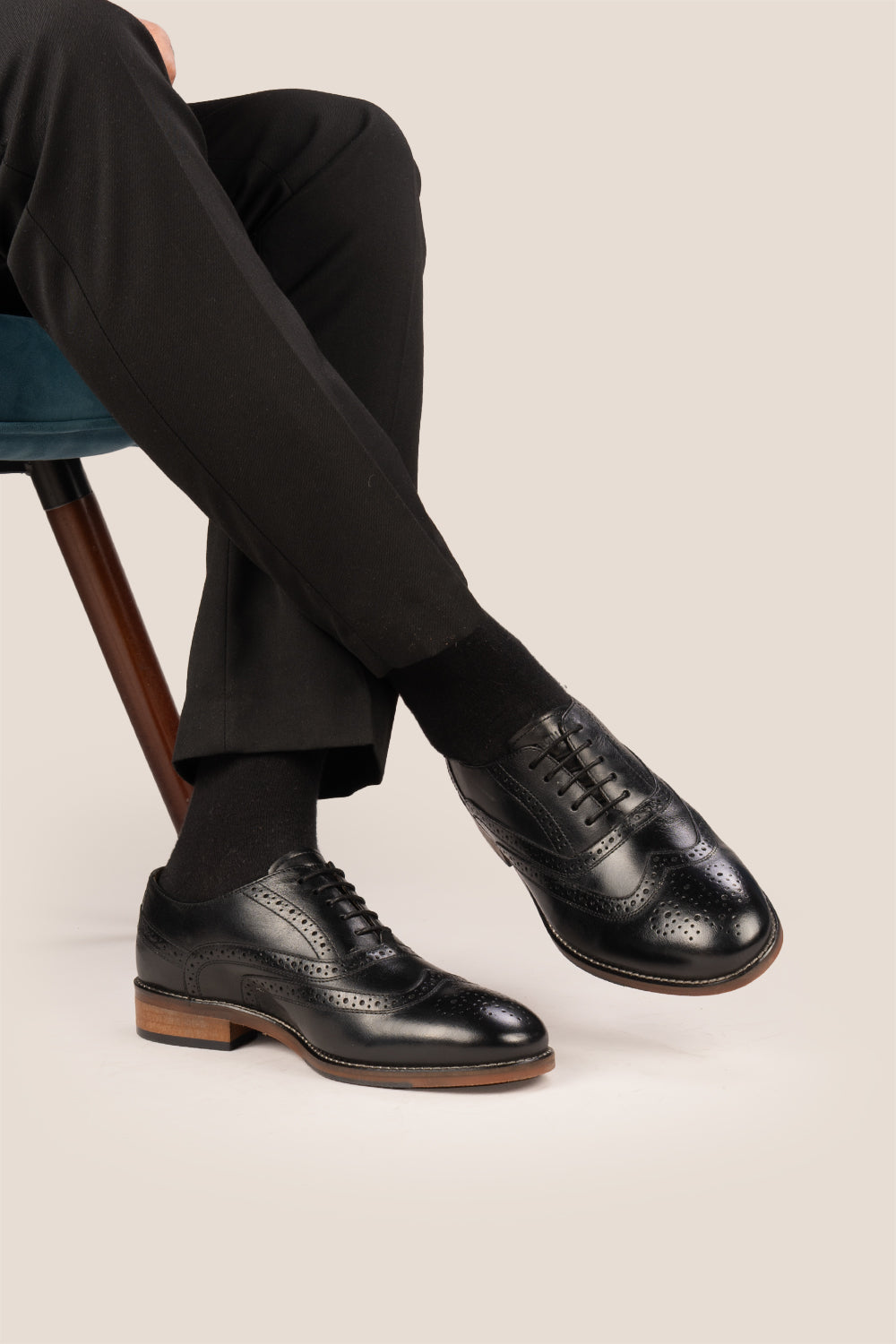 Winston Black Wide Fit