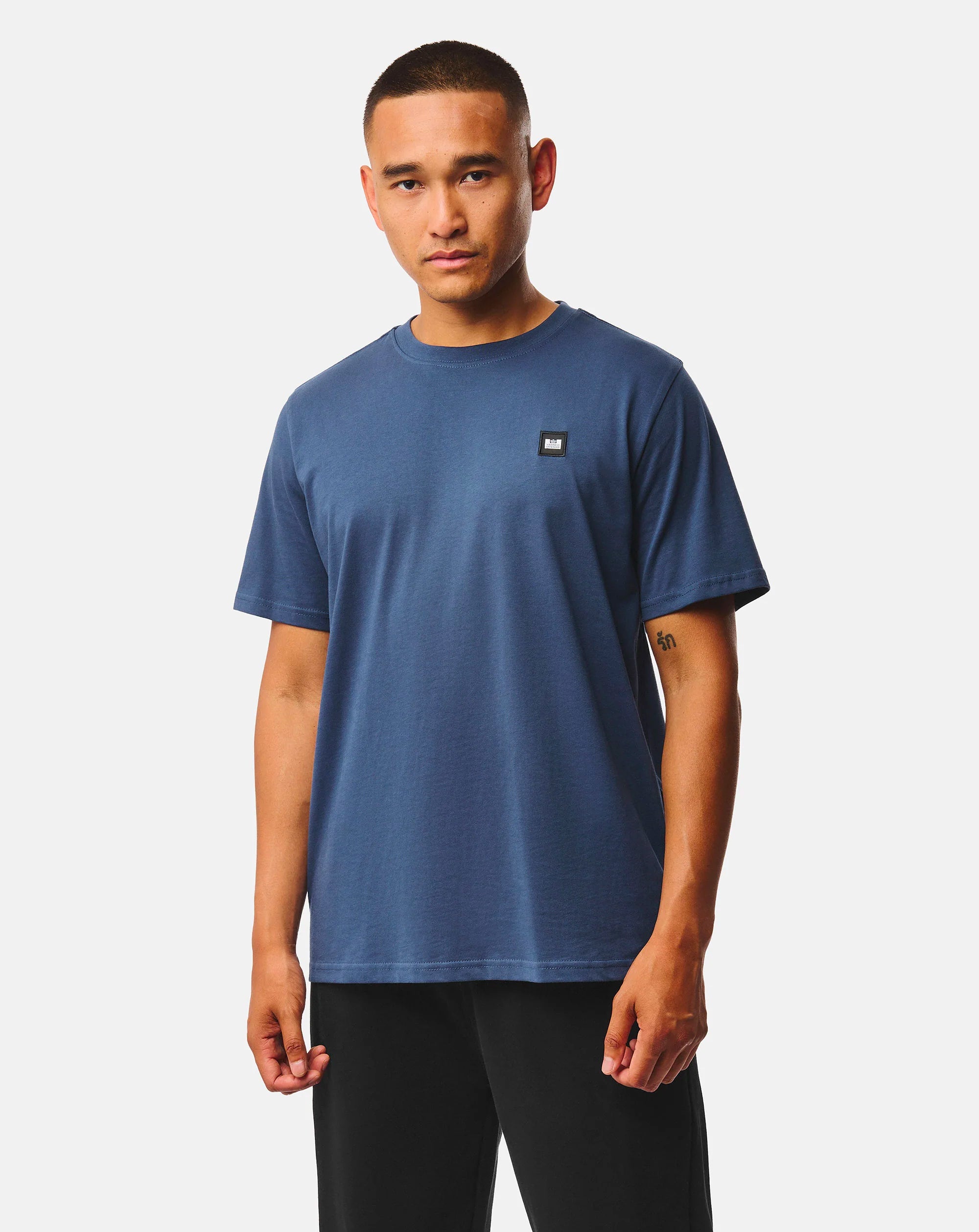 Weekend Offender Brooklands badge tee LAGOON BLUE